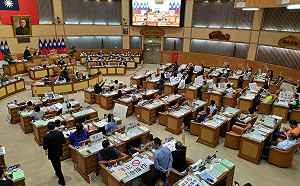 新北議會火爆表決恩恩案 綠要求侯專案報告、成立調查小組遭藍雙殺