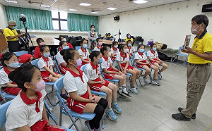 微型立體新北林園亮相！學童繪本上穿梭文資故事