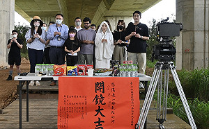 孝女白琴登上大銀幕 《悲傷是一條乾枯的河》台中開鏡