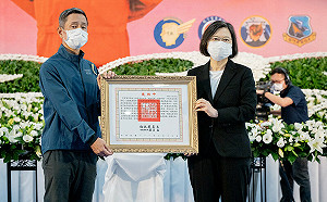 總統頒「空軍烈士徐大鈞上尉褒揚令」 表彰其守護國家的貢獻