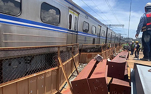 鐵道局施工出包「圍籬擦撞區間車」！運安會列重大事故調查