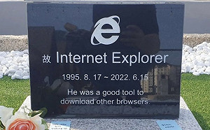 IE瀏覽器時代終結！韓國工程師建墓碑紀念