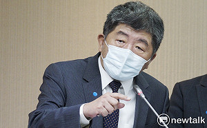 直播現場》確診滿7天！陳時中重返記者會？指揮中心下午2:00揭曉答案