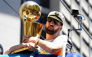 (影)超ㄎㄧㄤK湯又搞事 掉帽子還撞球迷