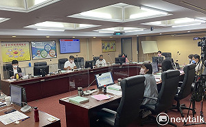 黃珊珊帶小雞跑行程遭轟儘速請辭 人事處：可11/10才開始請假