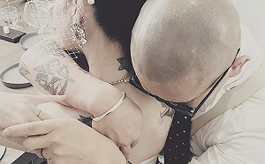 婚宴照曝光！大Ｓ性感露肩被具俊曄深擁  網友大感動