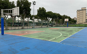 台灣箱包大王彭雄渾與新北林口公所合作聯名出擊改造籃球場