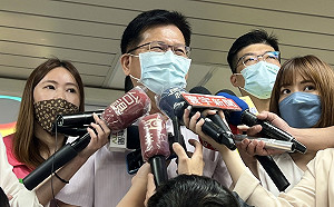 與蔣萬安迪化街拼場 林佳龍：我每年都來、就像回家