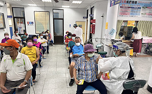 屏縣新增1759例  打滿3劑疫苗探病免快篩