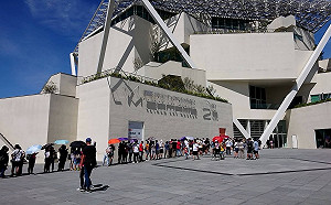 人比鬼多！南美館殭屍展 重啟現場售票後一小時又停