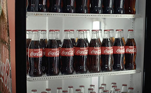 可口可樂要改配方？川普稱「獲公司同意」 這家公司股價卻下跌