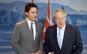 （影）英相強生：我也要露胸肌！ G7峰會合照諷刺普丁半裸騎馬照