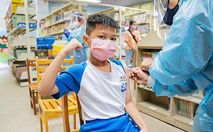 屏縣新增1174例確診個案  校園BNT兒童疫苗開打