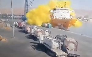 (影) 約旦港口氯氣儲存槽爆炸 大量黃色氣體噴發 至少12人亡 250人傷