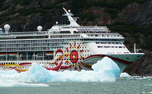 郵輪撞冰山！「挪威太陽號」阿拉斯加哈伯德冰川遇險 船身受損無傷亡