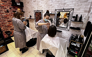 新北職訓助51歲主婦轉快剪店老闆 死忠顧客等4小時也甘願