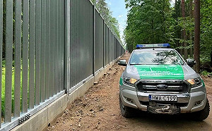 跟川普學的？!波蘭、白俄邊境高築186公里圍牆阻難民越界