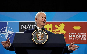 (影)賀錦麗準備上位了？拜登祝她生日稱「偉大總統」 又在白宮花園「迷路」