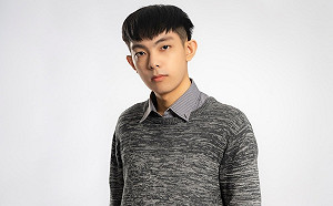 爆哥到韓國了！首次直播露面高歌《咖哩爆飯》