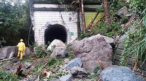 豪雨造成土石崩落  阿里山森鐵本線停駛2天
