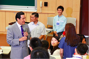 鼓勵陸生捐血 馬英九：兩岸血脈相連