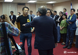 時力擋一例一休  綠委諷「跟國民黨合流」