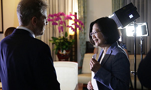 小英自爆曾問隨扈：我可不可以開車？
