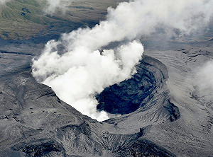 阿蘇火山噴發  噴煙衝上1萬公尺高空