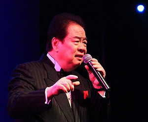 台語歌王郭金發表演昏倒  送醫不治