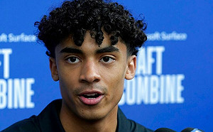 湖人選到Kobe？！新秀激像傳奇球星