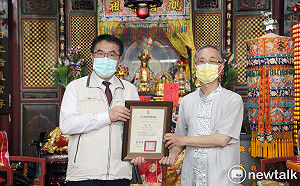 南管保存者蔡芬得獲頒卓越市民  黃偉哲盼在地雅音永續流傳