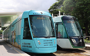 迎接台灣文博會在高雄 陳其邁開箱療癒彩繪輕軌列車
