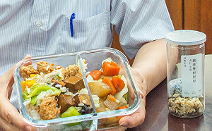 民眾黨雙主菜便當｢比想像更有料｣柯文哲：側翼光速PO文扣賄選帽子