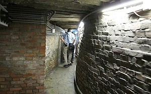 新北空軍三重一村喜迎暑假 小朋友參觀地下甬道送限量童玩