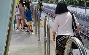 汐科火車站月台新設鐵欄杆被罵翻！台鐵回應了