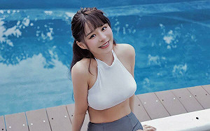 寫真花絮曝光！元元「泳衣被浪打下」E級豪乳全洩