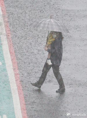 豪雨、大雷雨、山區暴雨三預警齊發!氣象署:全台16縣市戒備