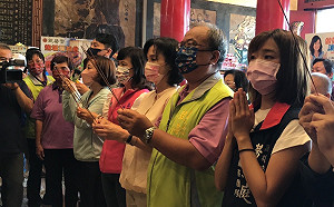 埔鼓壽宮稟告媽祖入籍高雄  柯志恩：將邀謝龍介組成「謝恩連線」
