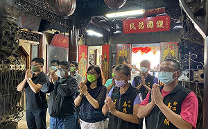 蔡易餘驚險車禍無大礙 返鄉感謝神明保佑