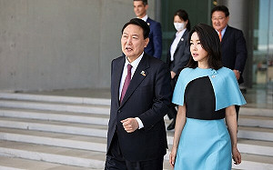 大牌身份曝光！韓平民竟搭總統專機隨行北約峰會  尹錫悅還幫「她」做媒