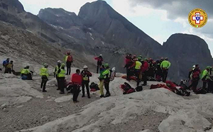 極端氣候釀危機！義大利山區創紀錄高溫 冰川突崩落釀9死3失蹤
