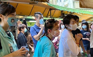 民眾黨參選人又跟著視察市場？ 黃珊珊坦然：菜市場誰都能來