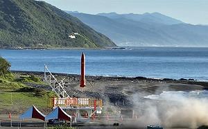 短期發射場首飛 台首支混合式類衛星載具火箭升空