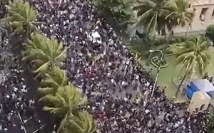 （影）震撼空拍！斯里蘭卡「數十萬人」包圍總統官邸