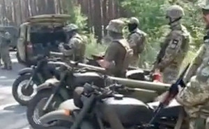 俄烏戰爭》二戰掛邊機車部隊重現江湖 副手操作反坦克飛彈