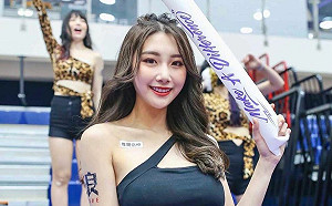 電豹女神Wendy比基尼辣秀長腿！網：孫生上輩子燒好香