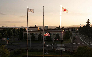 安倍遇刺台灣降半旗 他才批連日本都沒降 首相官邸就宣布了....