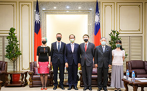 接見捷克代表 游錫堃：願促成布拉格直航飛機