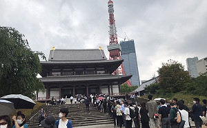 現場直擊》(影) 安倍晉三葬禮 台人主動到場致意 大批民眾排隊見前首相最後一面