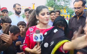 (影) 巴基斯坦女記者直播竟「甩男童巴掌」 遭網民圍剿 她這樣解釋...